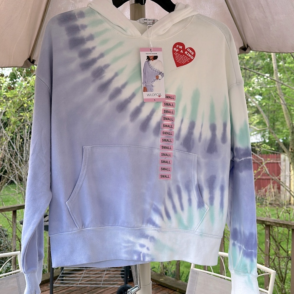 Wild Fox tie-dye periwinkle, white hoodie sweatshirt small